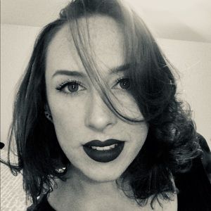 Meet your Posher, Caitlin